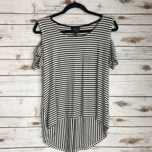 W5 Ladies Horizontal Mini-Striped Short Sleeve Top